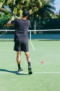 Tennis Training - Você conhece os tipos de quadras de tênis❓ Se liga nesse  post que explica pra você as características de cada uma delas 💡 #tenis  #tennisplayer #teniscuritiba #saibro #quadra #tennistraining