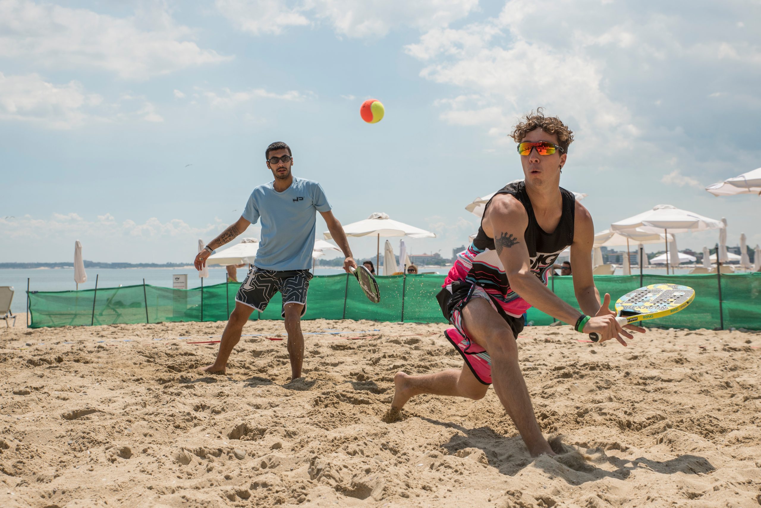 Conheça 5 benefícios do beach tennis para seu corpo, Care Plus +