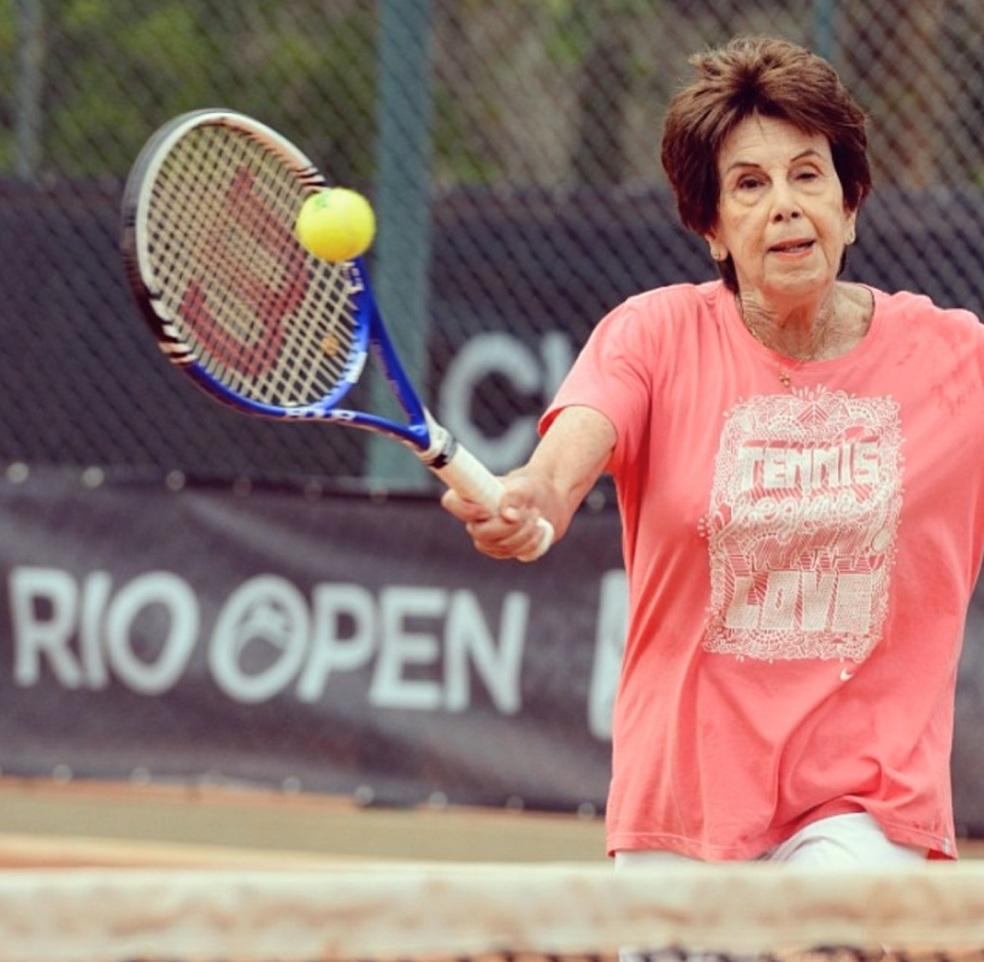 Tennis Training - Você conhece os tipos de quadras de tênis❓ Se liga nesse  post que explica pra você as características de cada uma delas 💡 #tenis  #tennisplayer #teniscuritiba #saibro #quadra #tennistraining