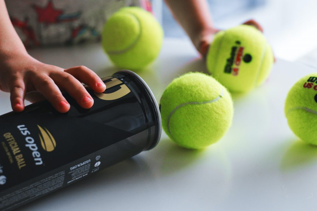 Tennis Training - Você conhece os tipos de quadras de tênis❓ Se liga nesse  post que explica pra você as características de cada uma delas 💡 #tenis  #tennisplayer #teniscuritiba #saibro #quadra #tennistraining